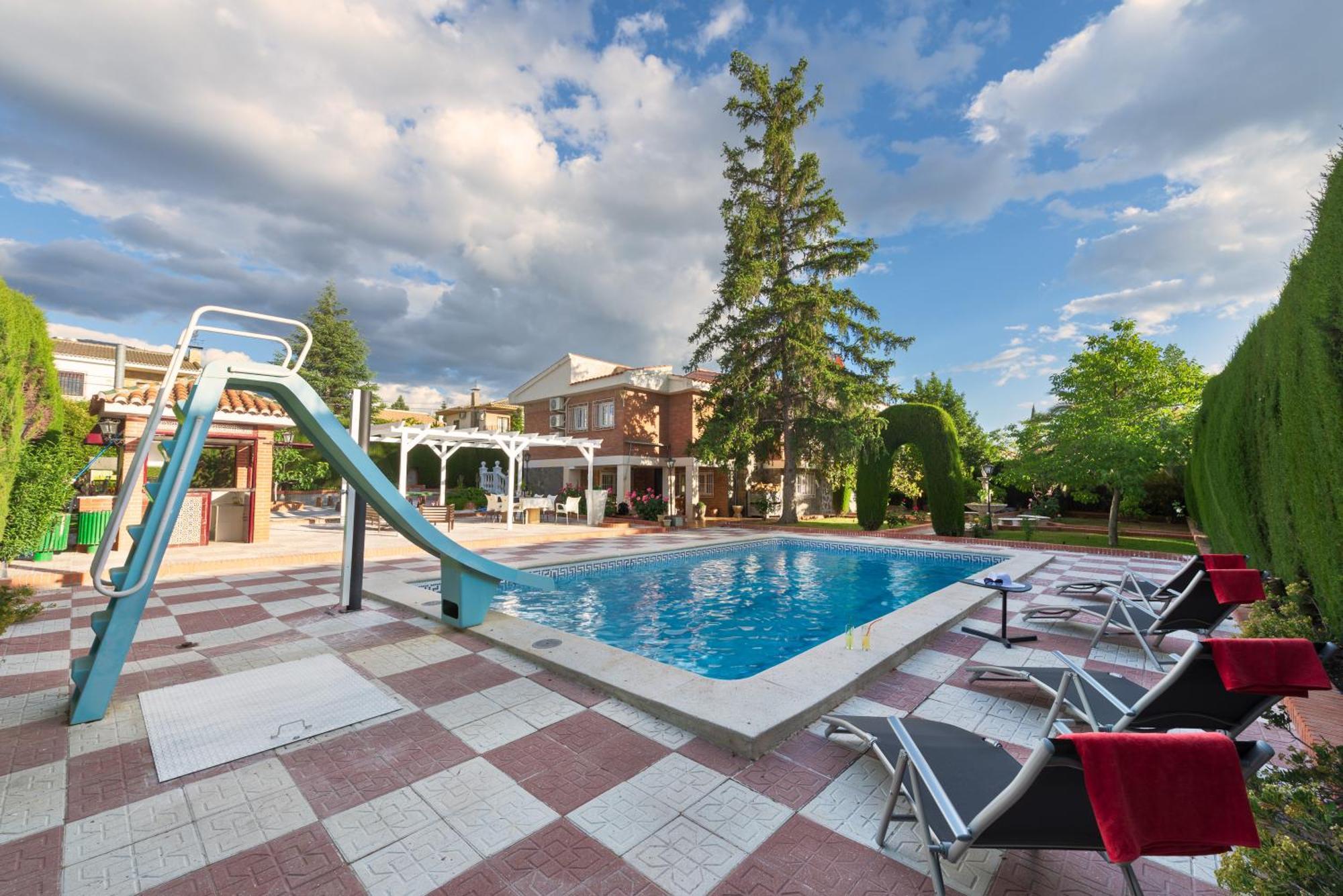 מונאצ'יל Villa Granada Garden Deluxe מראה חיצוני תמונה